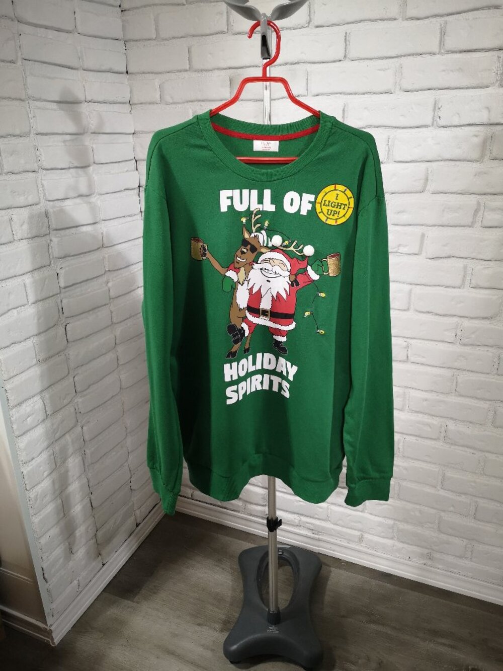NWT Holiday Time Men's Size XL (46-48) Green Light Up Fleece Lined Sweatshirt